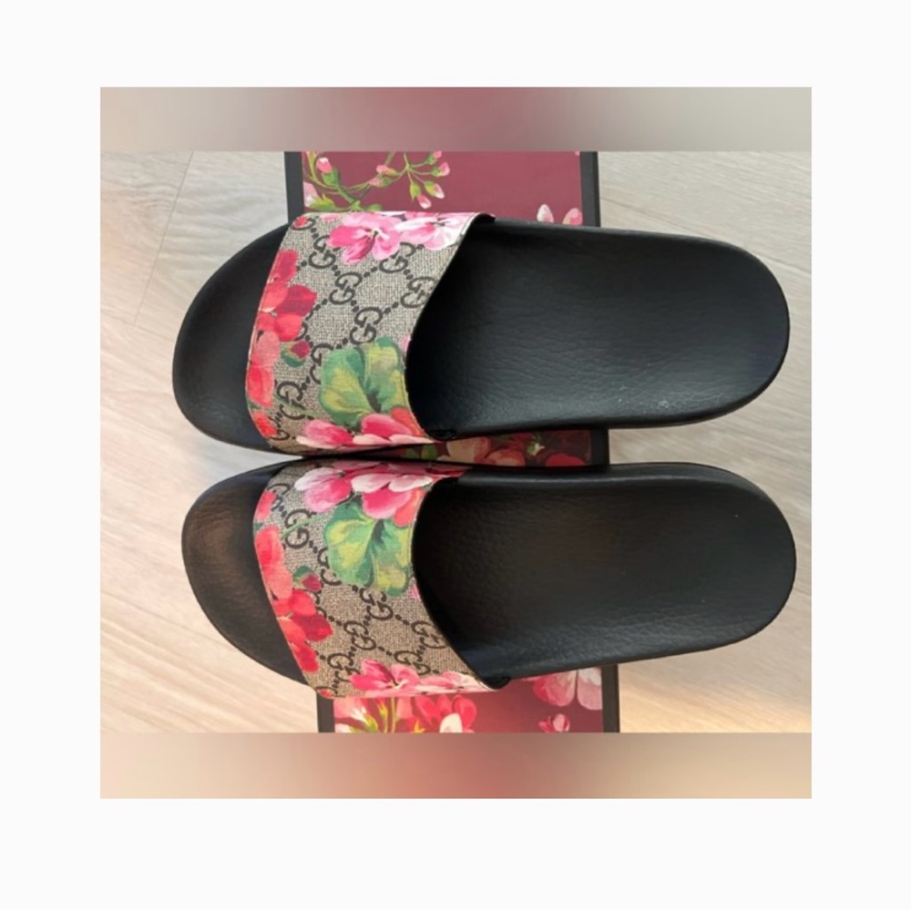 Authentic Gucci bloom slides 🌺 size 8
